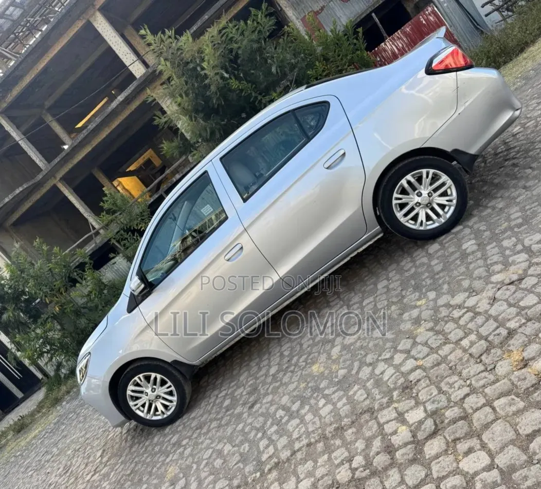 Mitsubishi Attrage 2022 Silver