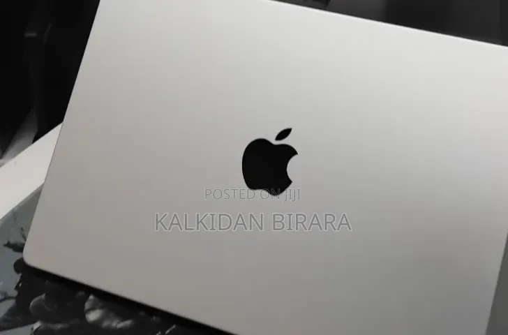 New Laptop Apple MacBook Pro 16GB Apple M2 SSD 512GB
