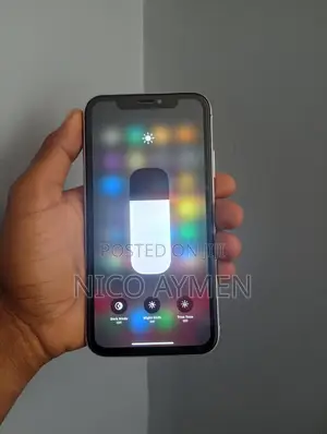 Apple iPhone XR 64 GB White