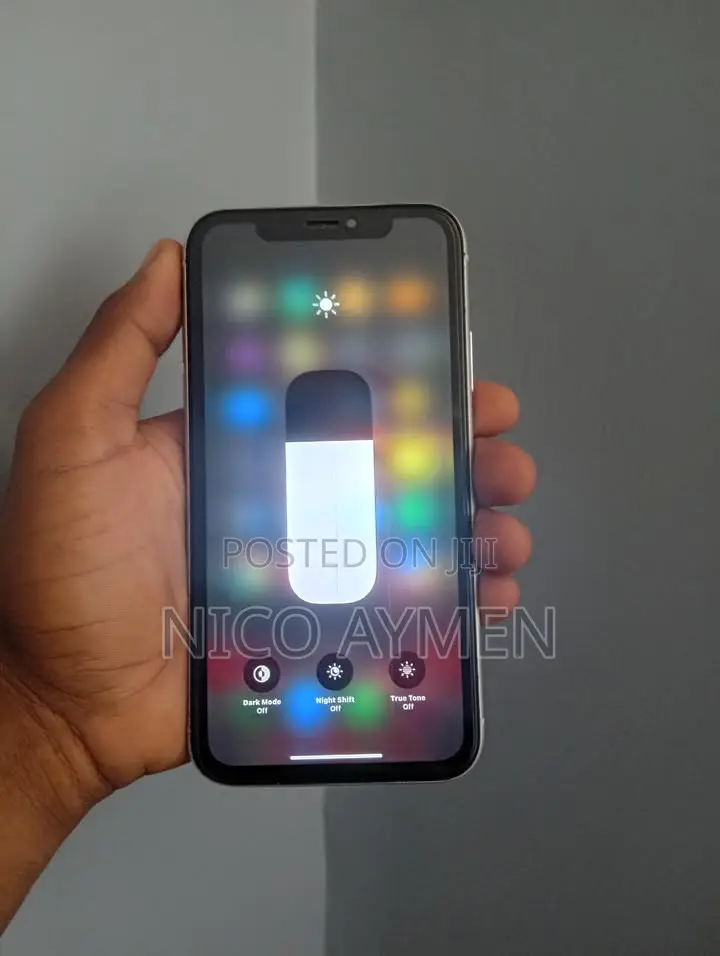 Apple iPhone XR 64 GB White