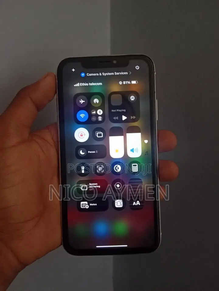 Apple iPhone XR 64 GB White