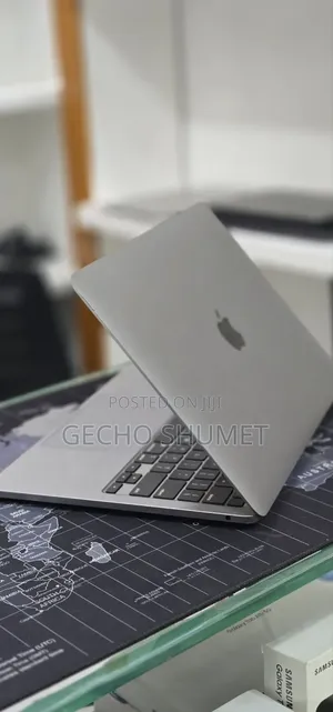 New Laptop Apple MacBook Pro 2020 M1 8GB Apple M1 Pro SSD 512GB