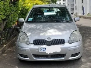 Toyota Vitz 2002 Silver