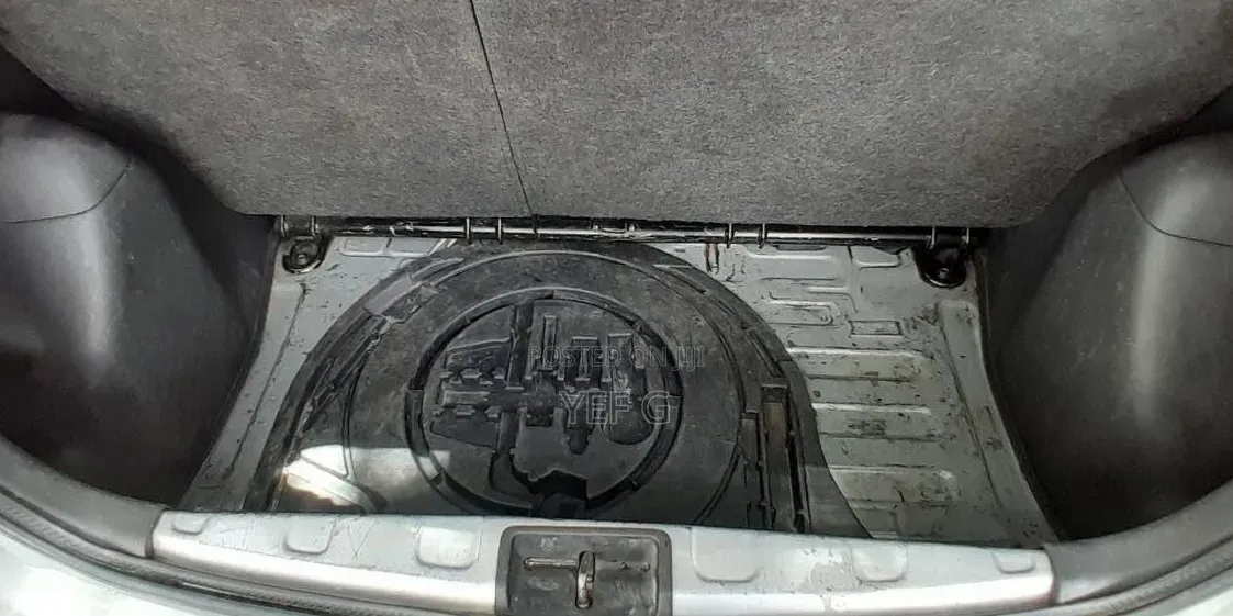 Toyota Vitz 2002 Silver