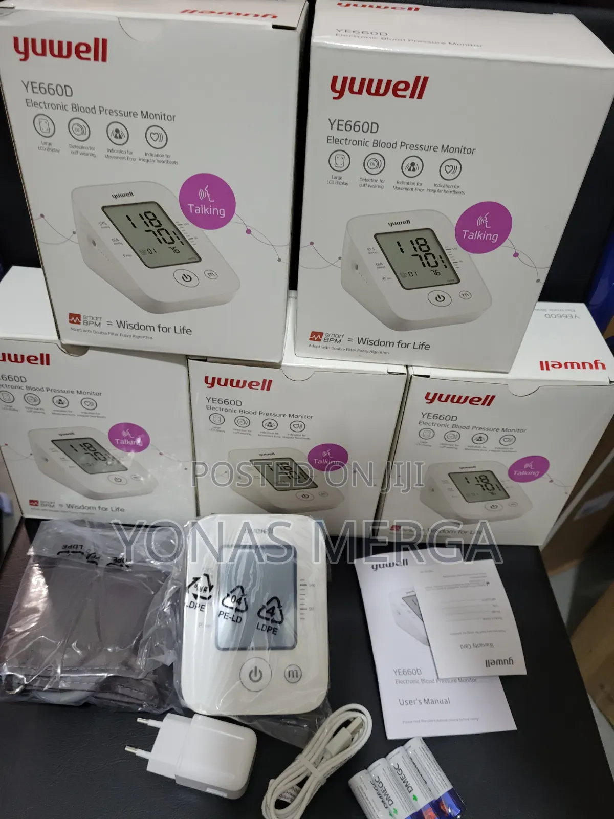 Electronic Blood Pressure Monitor舔哎pressure on the Go. With Accurate