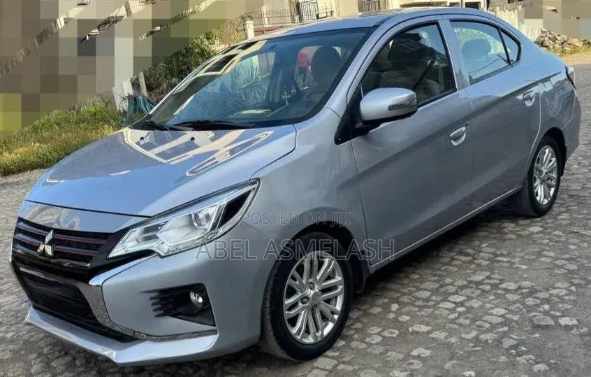 Mitsubishi Attrage 2022 Silver