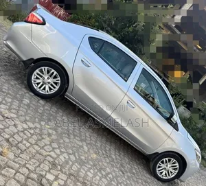 Mitsubishi Attrage 2022 Silver