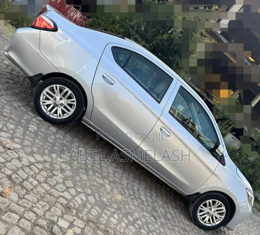 Mitsubishi Attrage 2022 Silver