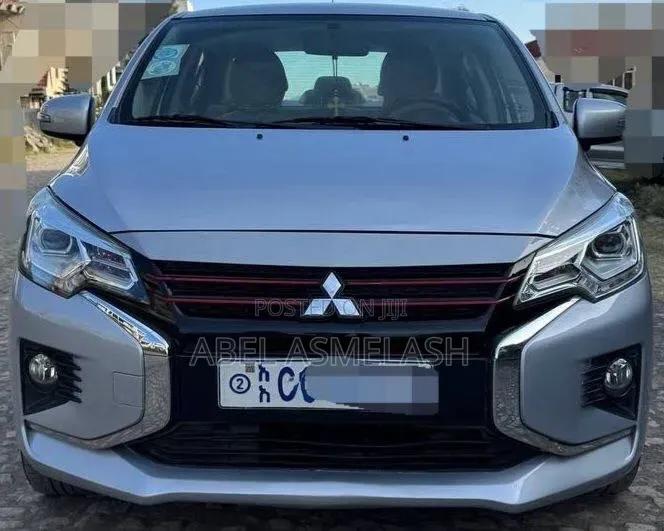 Mitsubishi Attrage 2022 Silver