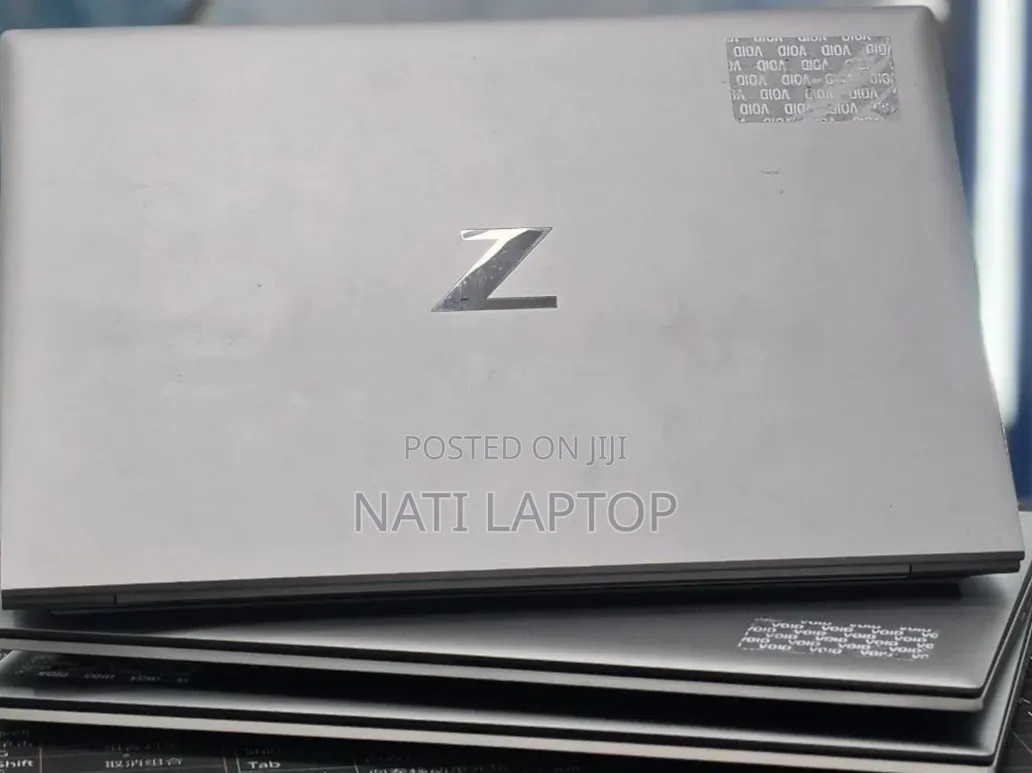 New Laptop HP ZBook Firefly G8 16GB Intel Core i5 SSD 512GB