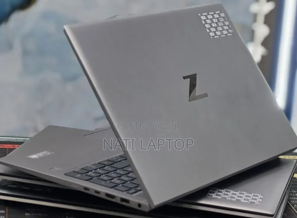 New Laptop HP ZBook Firefly G8 16GB Intel Core i5 SSD 512GB