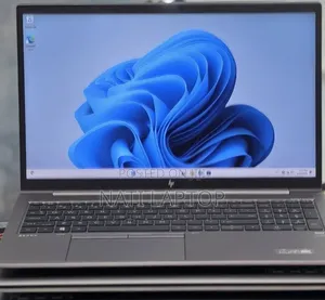 New Laptop HP ZBook Firefly G8 16GB Intel Core i5 SSD 512GB