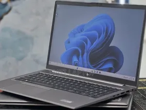New Laptop HP ZBook Firefly G8 16GB Intel Core i5 SSD 512GB