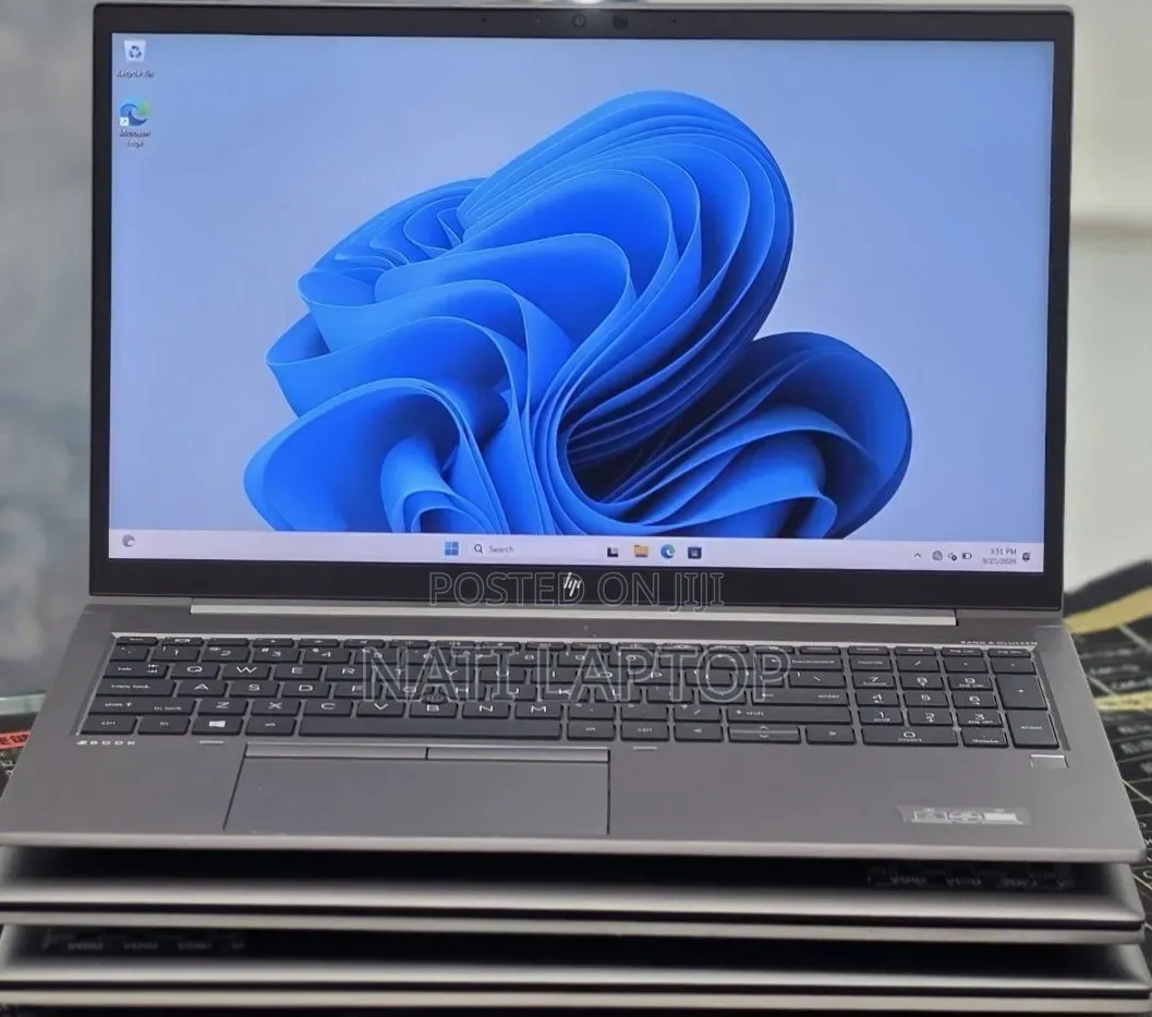 New Laptop HP ZBook Firefly G8 16GB Intel Core i5 SSD 512GB