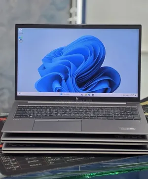New Laptop HP ZBook Firefly G8 16GB Intel Core i5 SSD 512GB