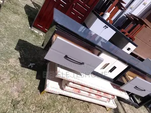 Tvstand. Yemishat