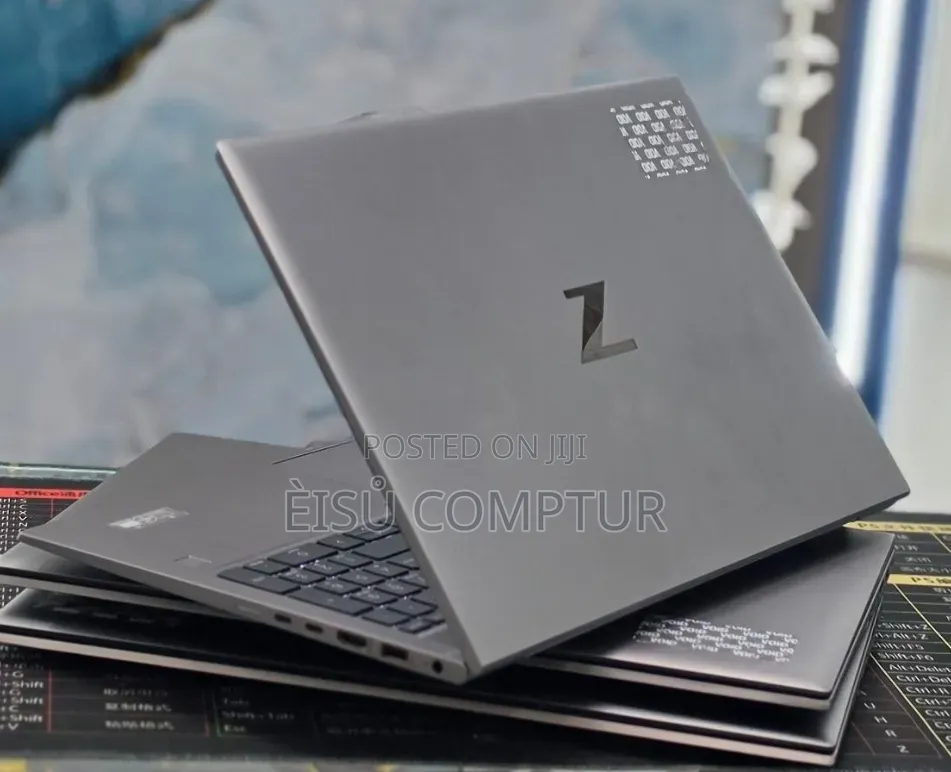 New Laptop HP ZBook Studio G8 16GB Intel Core i5 SSD 512GB