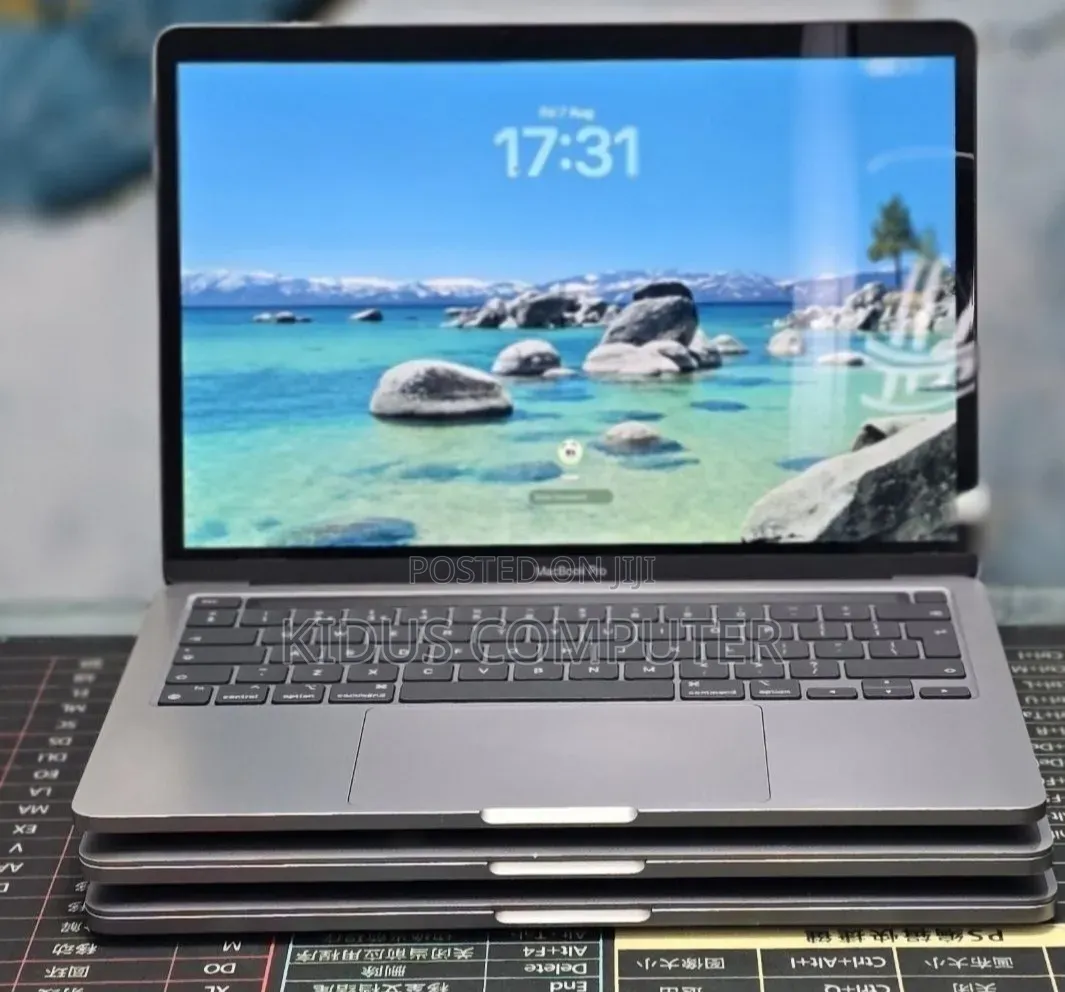 New Laptop Apple MacBook Pro 2020 M1 8GB Apple M1 SSD 512GB
