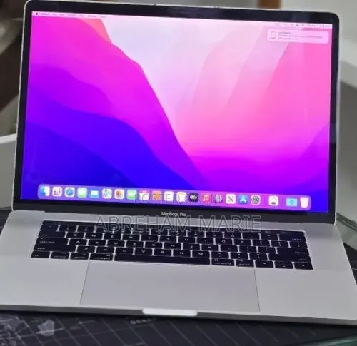 New Laptop Apple MacBook Pro 2017 4GB Intel Core i7 SSD 512GB
