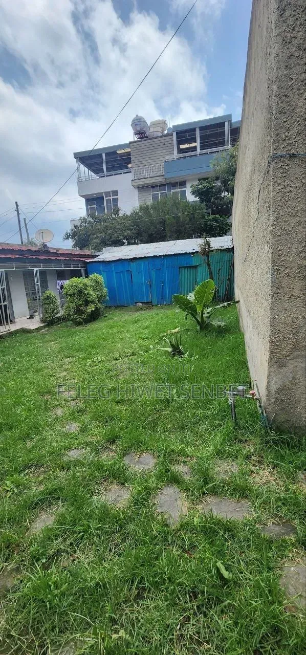 የሚሸጥ ስምማዞሪያ ያለዉ ቦታ