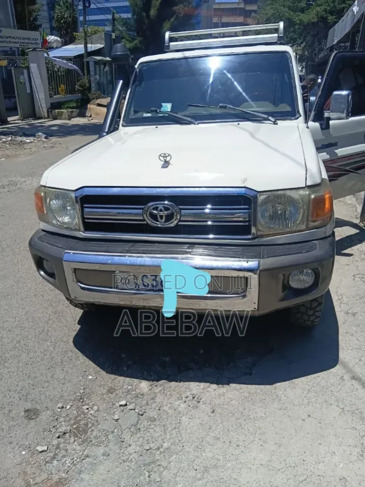 Toyota Land Cruiser 2012 White