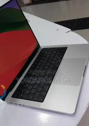 New Laptop Apple MacBook Pro 2024 M4 16GB Apple M4 SSD 512GB