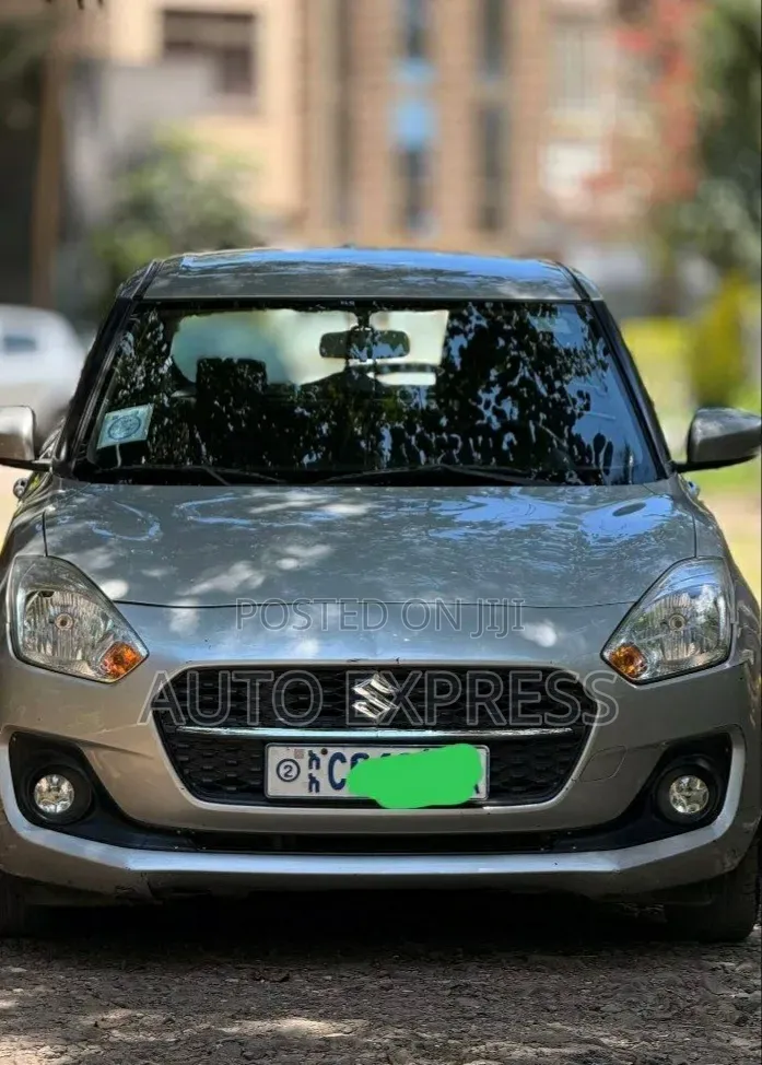 Suzuki Swift 2022 Silver