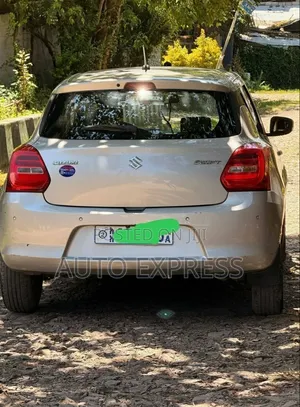Suzuki Swift 2022 Silver
