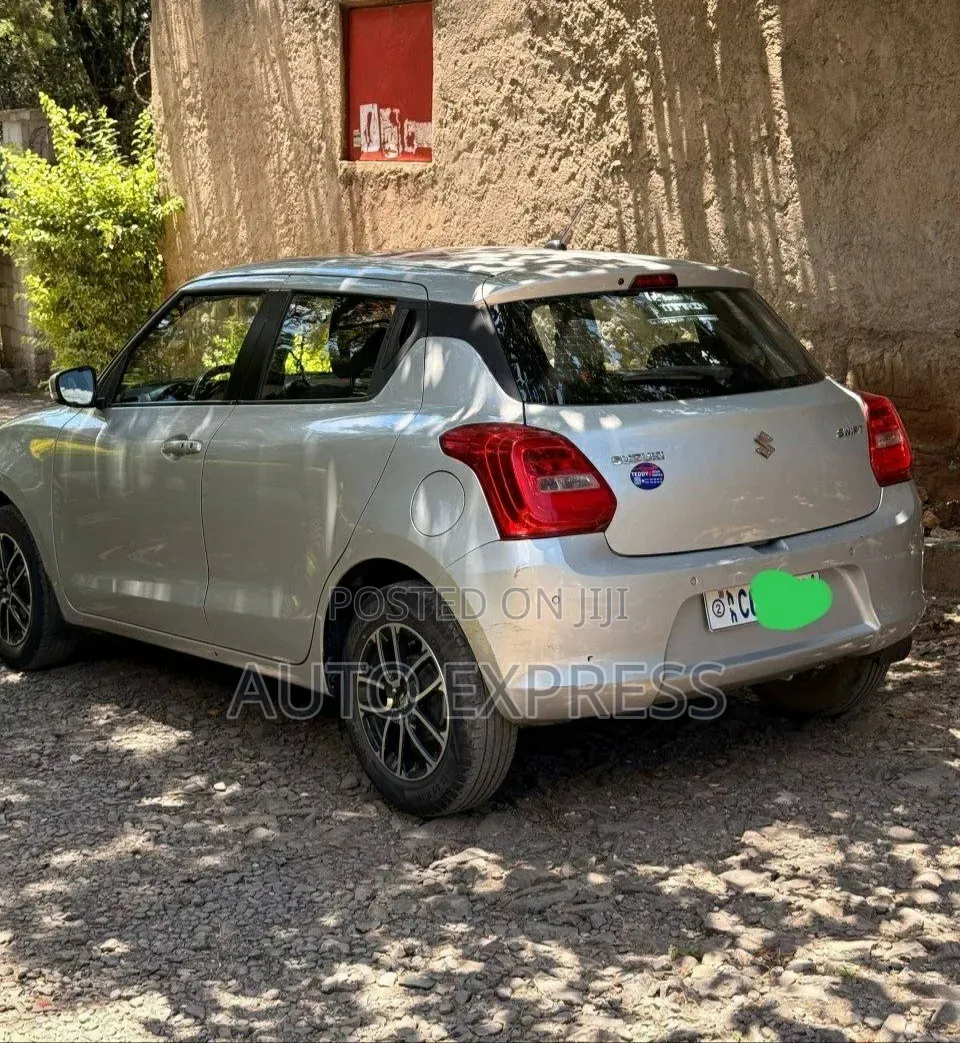 Suzuki Swift 2022 Silver