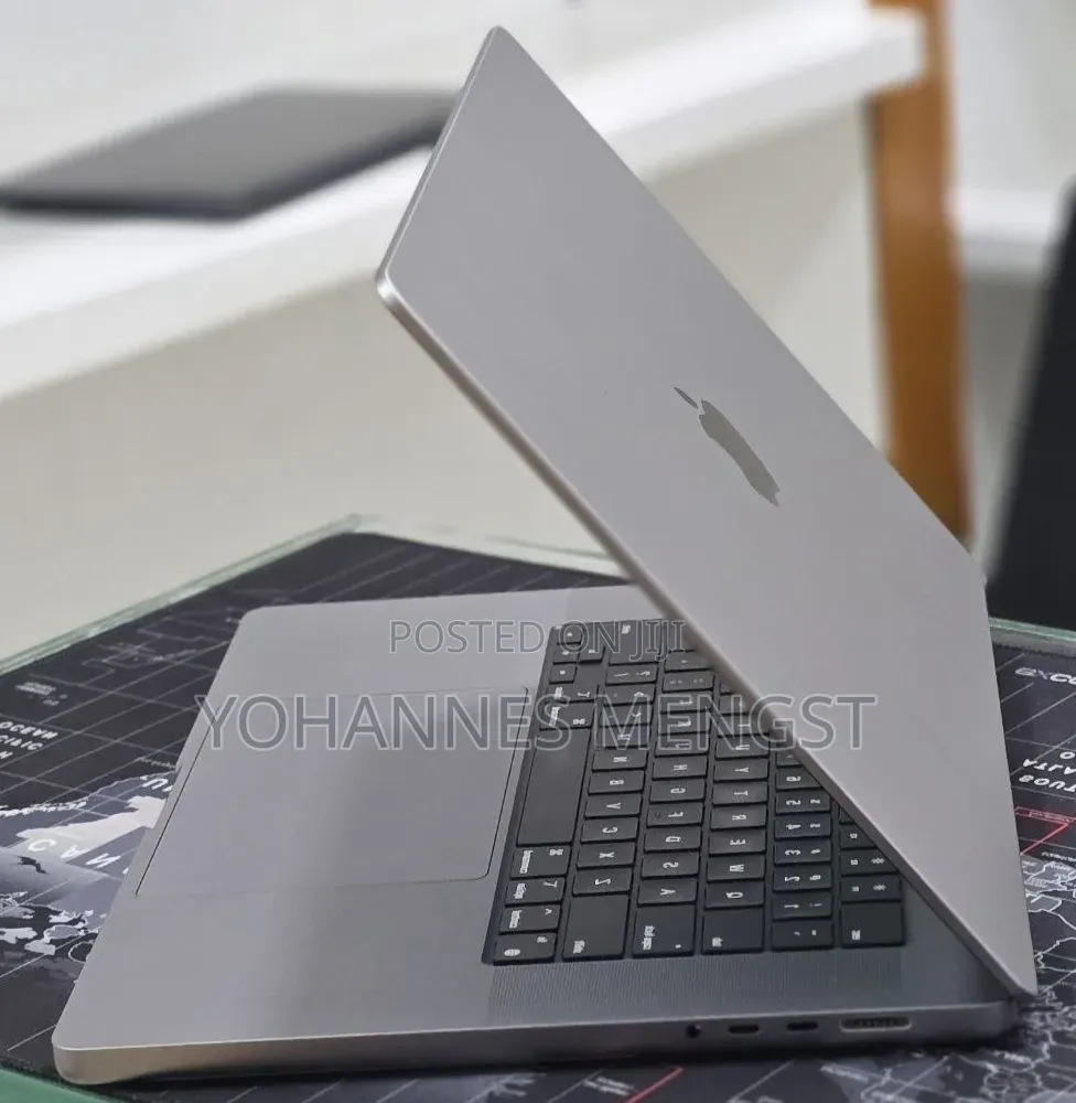 New Laptop Apple MacBook Pro 2023 M2 16GB Apple M2 SSD 1T