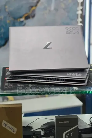 New Laptop HP ZBook Firefly G8 16GB Intel Core i5 SSD 512GB