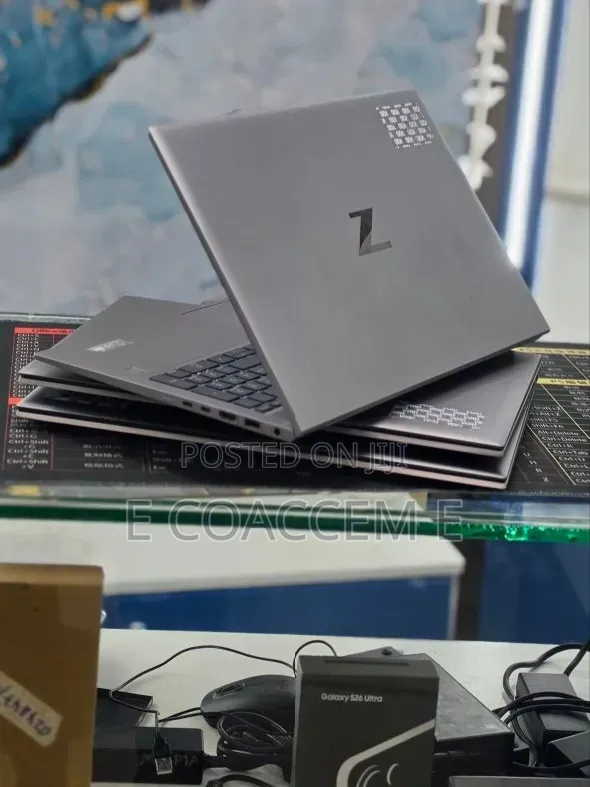 New Laptop HP ZBook Firefly G8 16GB Intel Core i5 SSD 512GB
