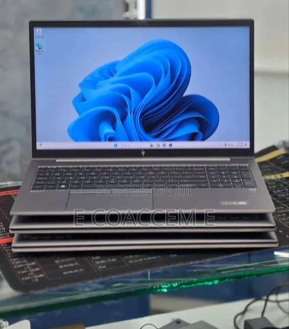 New Laptop HP ZBook Firefly G8 16GB Intel Core i5 SSD 512GB