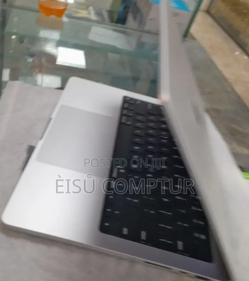 New Laptop Apple MacBook Pro 2024 M4 24GB Apple M4 Pro SSD 512GB