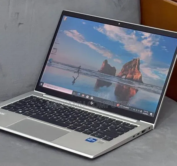 New Laptop HP EliteBook 830 G8 16GB Intel Core i7 SSD 512GB