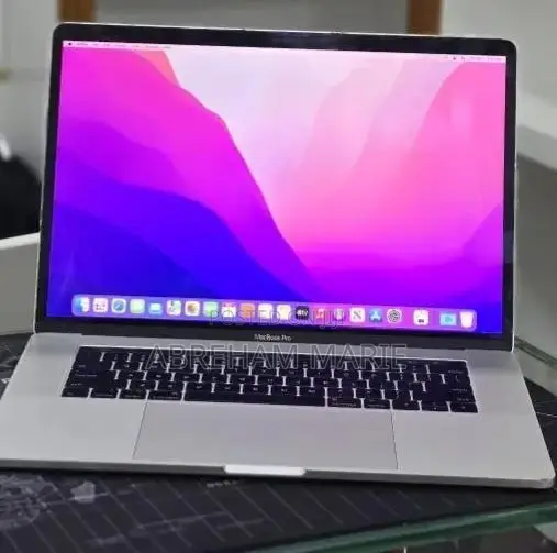 New Laptop Apple MacBook Pro 2017 4GB Intel Core i7 SSD 512GB