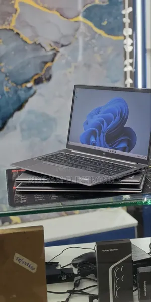 New Laptop HP ZBook 15 16GB Intel Core i5 SSD 512GB