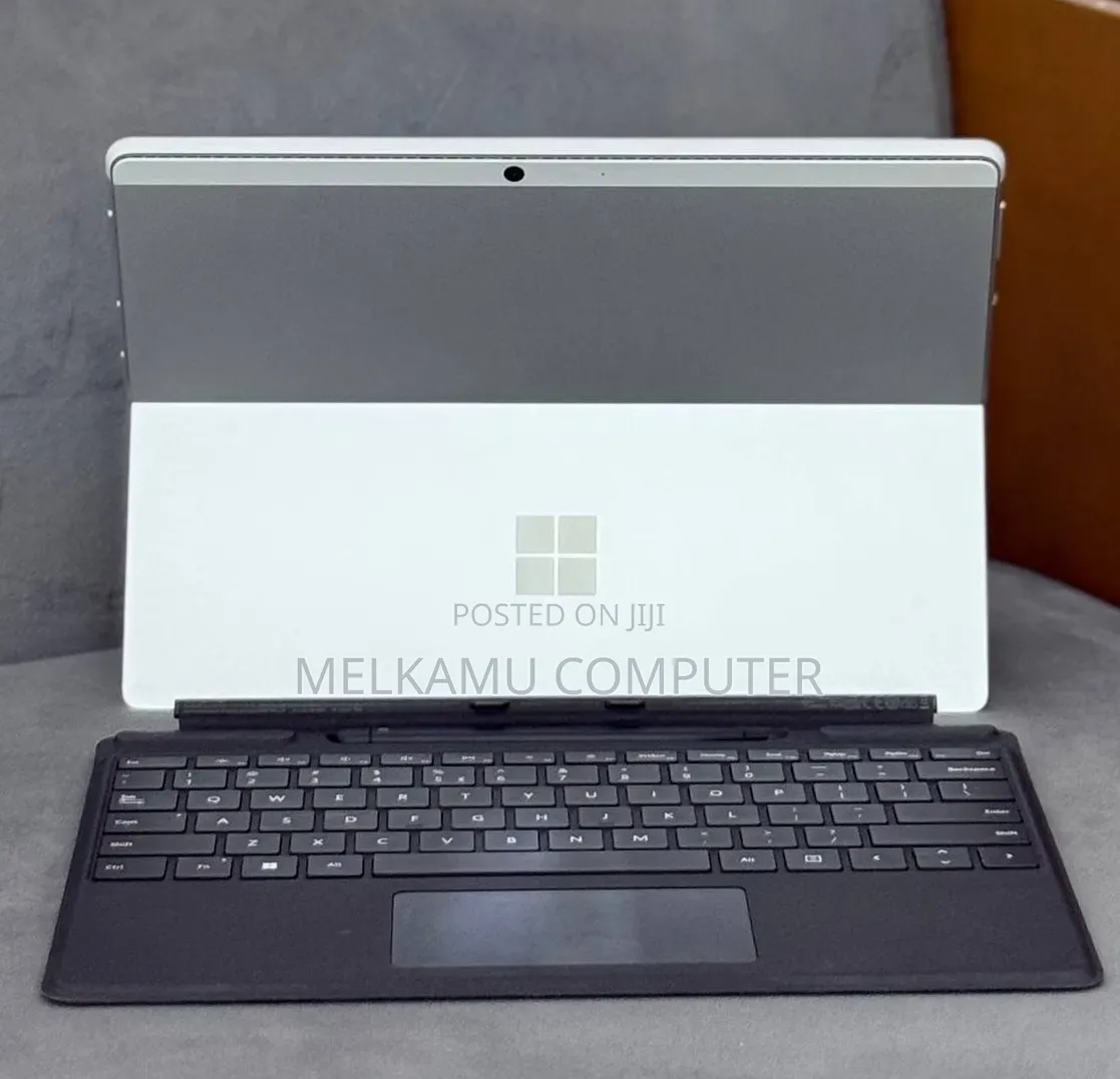 New Laptop Microsoft Surface Pro 8 8GB Intel Core i5 SSD 256GB