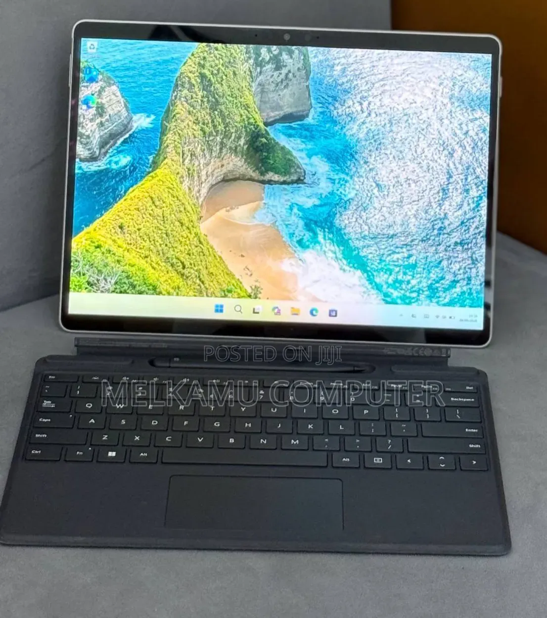 New Laptop Microsoft Surface Pro 8 8GB Intel Core i5 SSD 256GB