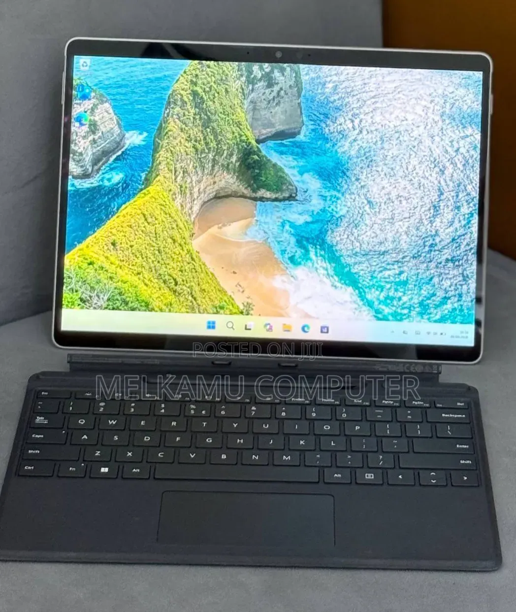 New Laptop Microsoft Surface Pro 8 8GB Intel Core i5 SSD 256GB