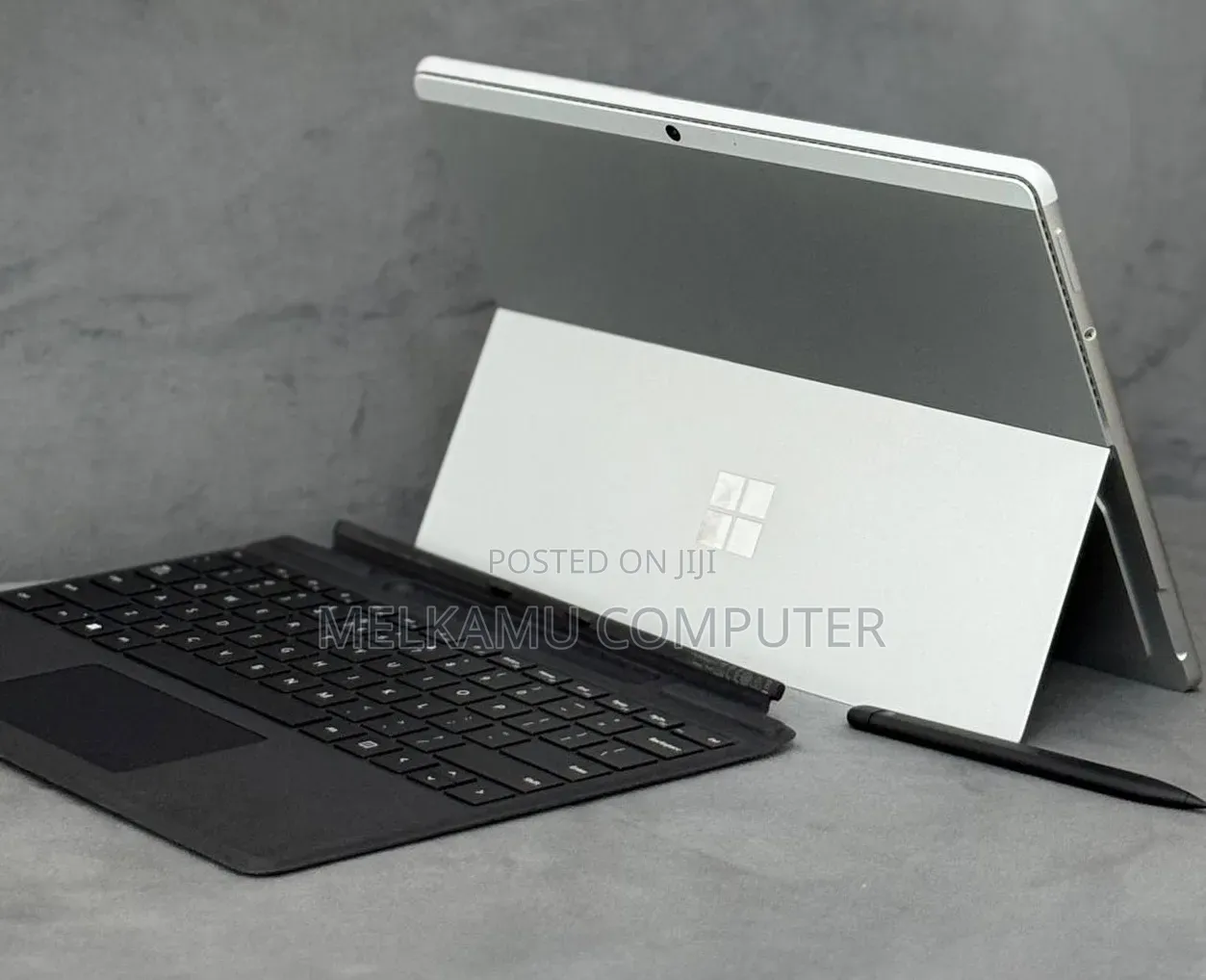 New Laptop Microsoft Surface Pro 8 8GB Intel Core i5 SSD 256GB