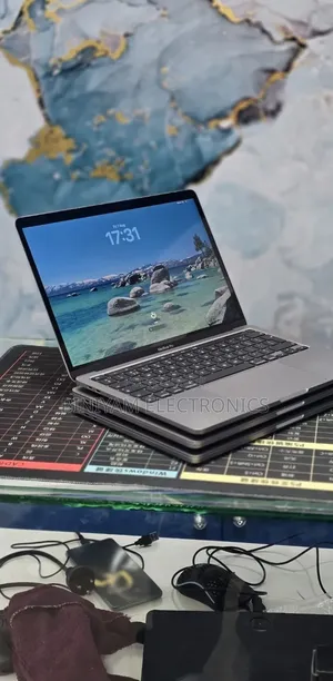 New Laptop Apple MacBook Pro 2020 M1 8GB Apple M1 Pro SSD 512GB