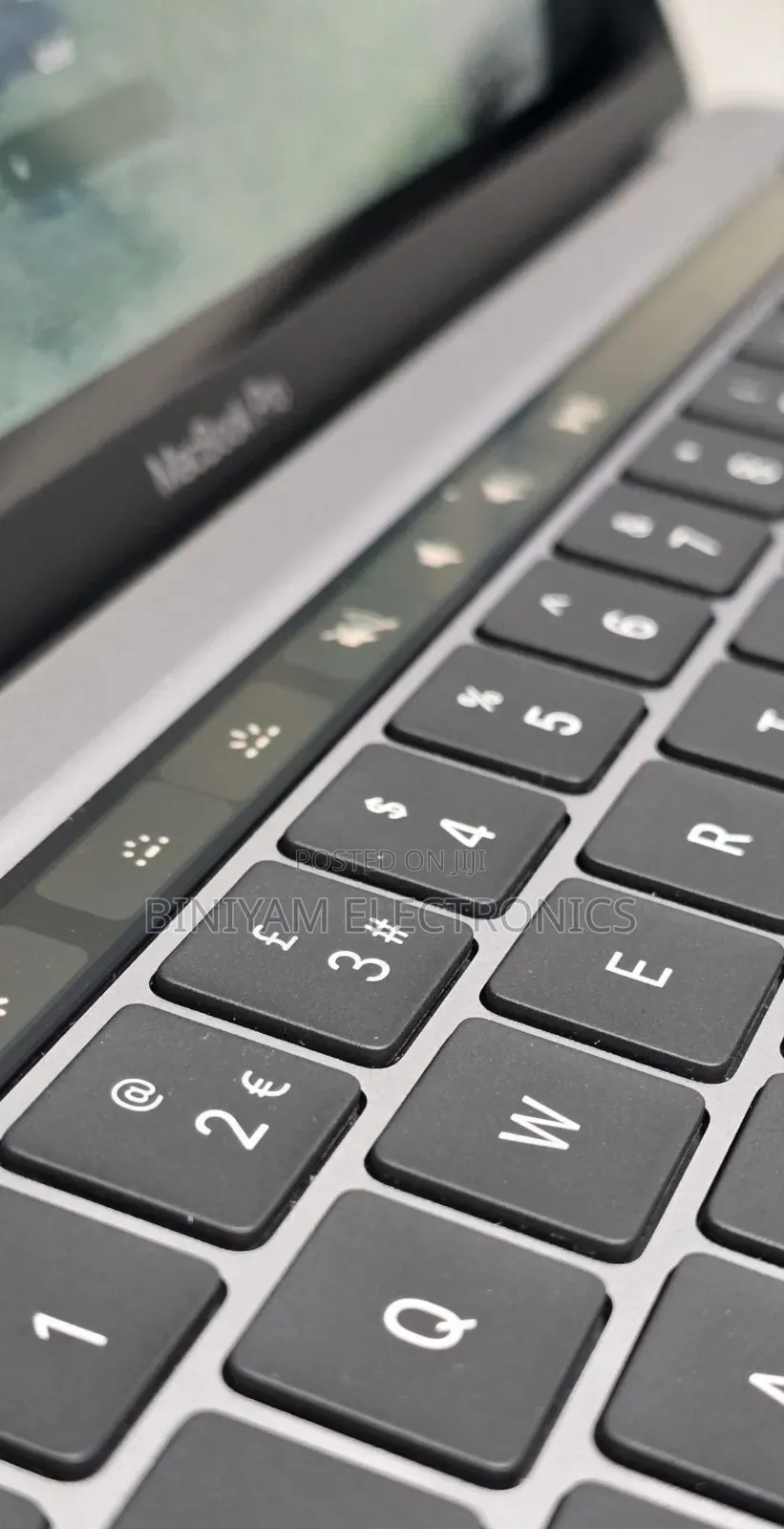 New Laptop Apple MacBook Pro 2020 M1 8GB Apple M1 Pro SSD 512GB