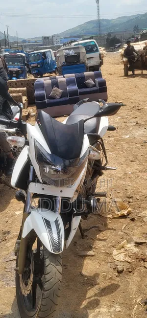 TVS Apache 180 RTR 2020 White