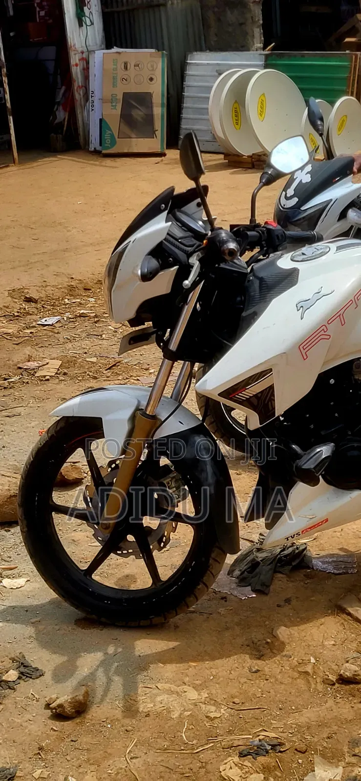 TVS Apache 180 RTR 2020 White