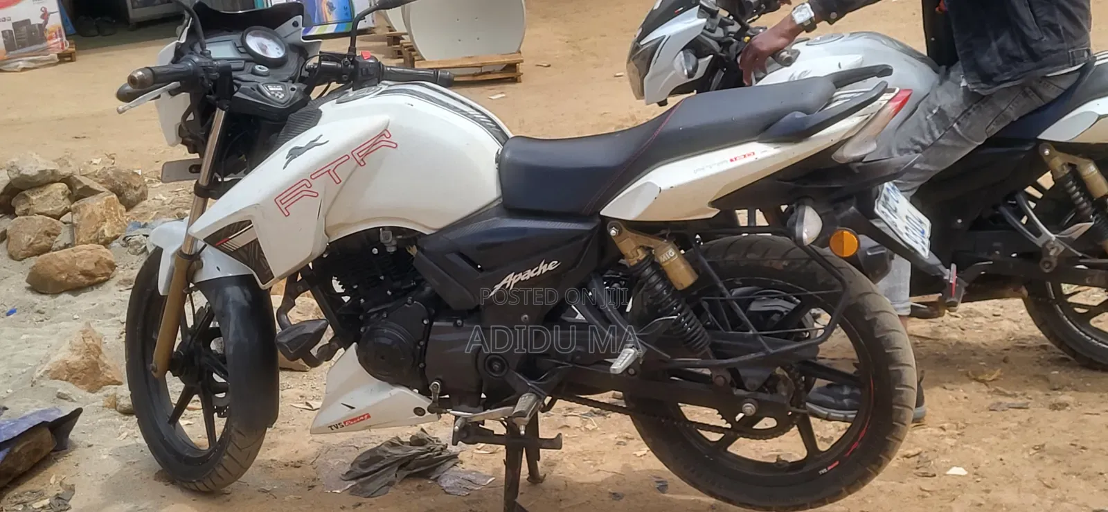 TVS Apache 180 RTR 2020 White