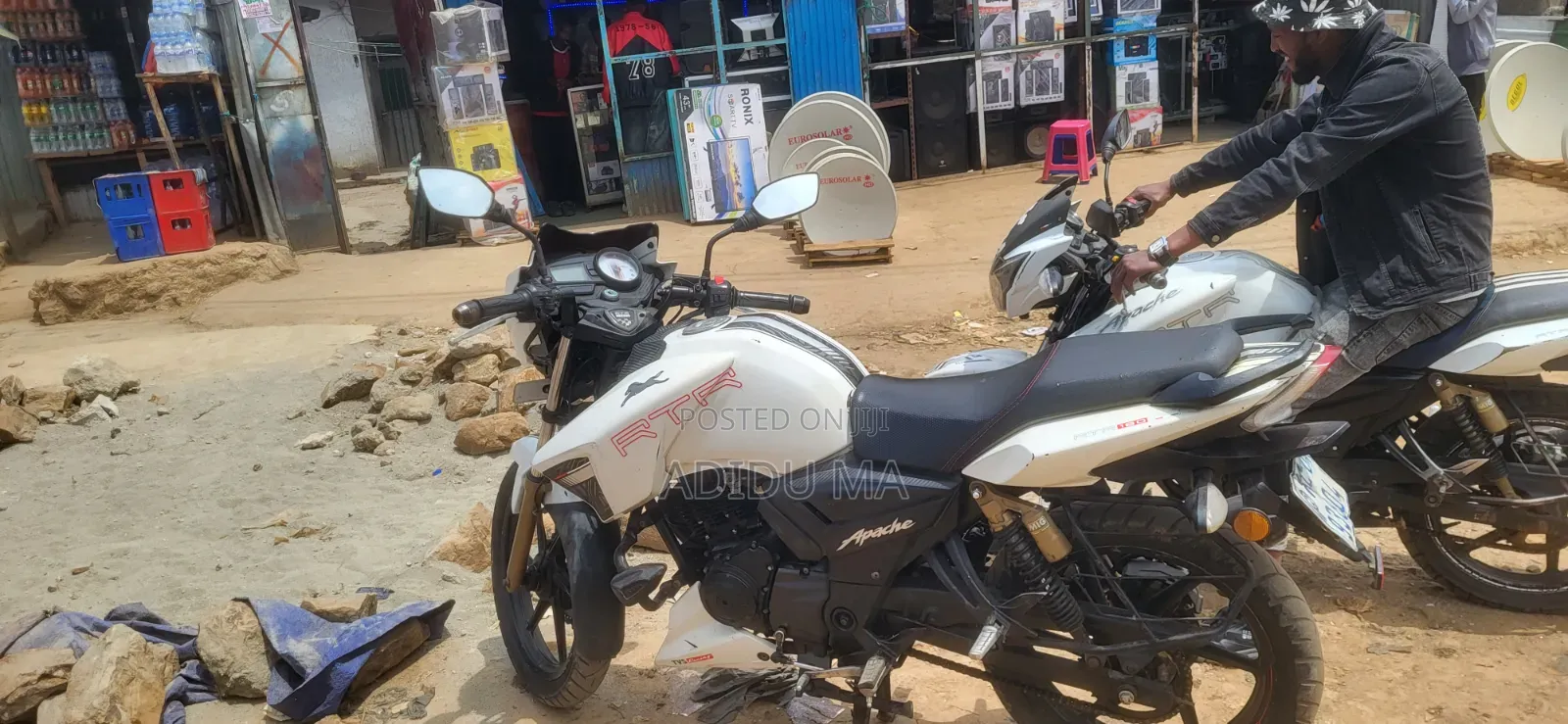 TVS Apache 180 RTR 2020 White