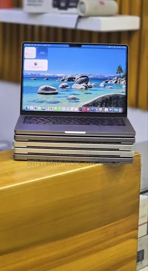 New Laptop Apple MacBook Pro 2020 M1 16GB Apple M1 Pro SSD 512GB