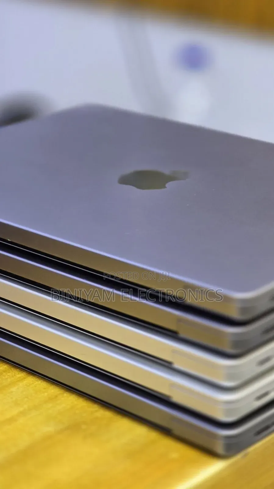 New Laptop Apple MacBook Pro 2020 M1 16GB Apple M1 Pro SSD 512GB
