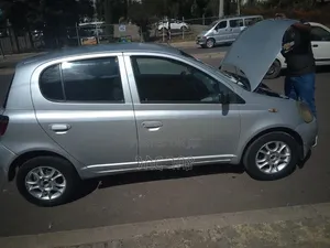 Toyota Vitz 1999 Silver